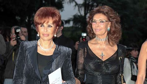 Maria Scicolone, madre Alessandra Mussolini: una .